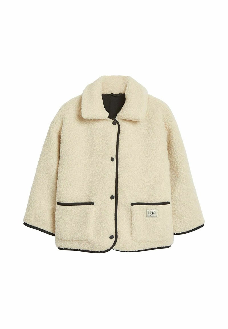 Krämfärgad faux shearling-jacka med krage, svart kant, framknäppning med tryckknappar och två stora fickor.