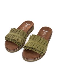 Zelené semišové pantofle s volánkovými popruhy, hnědou polstrovanou stélkou a texturovanou gumovou podrážkou. Velikost 37 označena na stélce.