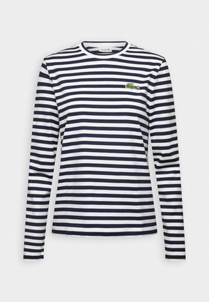 Tricou cu mâneci lungi, cu dungi orizontale bleumarin și albe, decolteu rotund și logo-ul brodat al crocodilului verde pe piept.