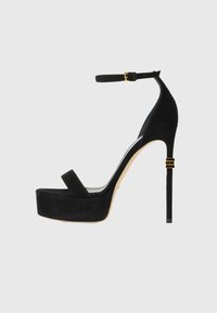 - Sandały na obcasie