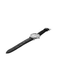 Montre analogique avec un boîtier en acier inoxydable argenté, un cadran blanc, des chiffres romains et un bracelet en cuir noir à motif crocodile.
