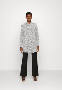 Lindex JANE - Blusa com botões - light white