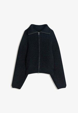 Gruby, ciemnogranatowy kardigan na zamek z szerokim kołnierzem i krótszym krojem, z prążkowaną fakturą oraz długimi, lekko zwężanymi rękawami.