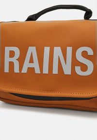 Rains TEXEL WASH BAG UNISEX - Toalettmappe - rust