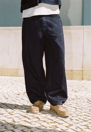 PULL&BEAR, BARREL WITH FRONT SEAM - JEANS - Džínsy s rovným strihom - dark blue