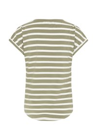 Zeleno-olivový a bílý pruhovaný top s krátkými rukávy, měkká látka, zaoblený lem, pohodlný střih, s ohrnutými manžetami rukávů a bez viditelných zapínání.
