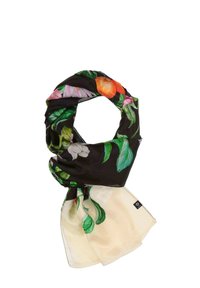 Eșarfă din mătase cu un design floral, prezentând frunze verzi și flori portocalii pe un fundal negru, trecând către o margine de culoare crem.