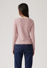 Levi's® ESSENTIAL TEE - Top dugih rukava - turmeric stripe flame scarlet