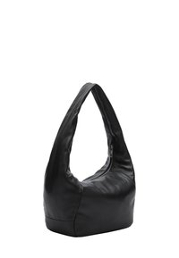 Czarna skórzana torba hobo z pojedynczym, wydłużonym uchwytem i zamkiem błyskawicznym. Gładka tekstura i strukturalne ciało o zaokrąglonym kształcie.