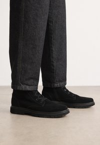BOOT MID LACEUP ICONIC - Stivaletti stringati - triple black