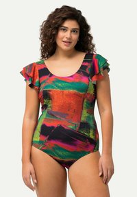 Eéndelig badpak met gerimpelde mouwen, met gedurfde abstracte patronen in rood, groen en zwart op een donkere achtergrond. Glad stoftextuur.