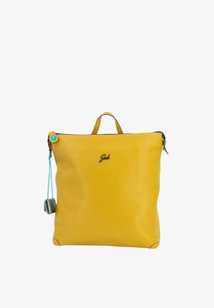 Borsa a mano in pelle gialla con manico piccolo, chiusura con cerniera, logo nero sul davanti e accessorio per la zip blu e verde sul lato.