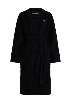 Sort frotté badehætte med sjalskrave, taljebånd og to sidelommer. Har broderet logo på brystet og struktureret stof.