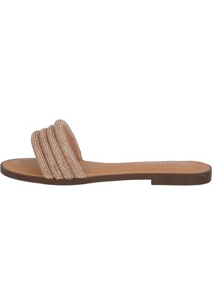 Slidesandaal met een gestructureerde, metallic roségouden band met drie plooien. Bruine voetbed met een vlakke zool, minimalistisch design.
