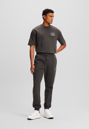 Dunkelgrauer Hoodie und passende Jogginghose aus weichem Stoff, mit gerippten Bündchen, Kordelzugbund und Logodetail auf der Brust.