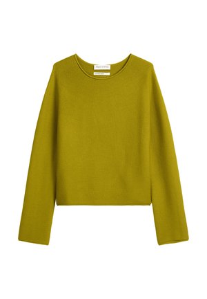 Lange mouwen mosterdgele gebreide trui met ronde hals, rechte zoom en label met de tekst "Marc O'Polo" binnenin de kraag.