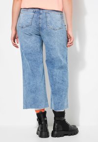 Studio Untold ELASTIC WAIST CULOTTES - Flared jeans - blue denim