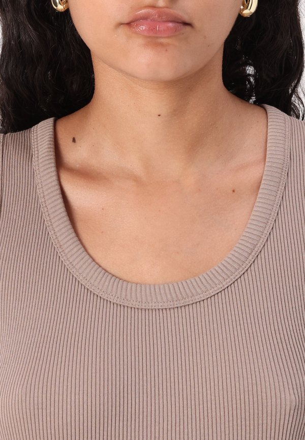 SCOOP  - Top - mountain trail3