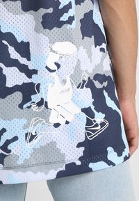 Nike Sportswear T-shirt med print - light blue