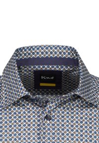 Camicia a righe blu e crema con colletto elegante, interno a contrasto blu scuro e un'etichetta in tessuto con il nome del marchio.