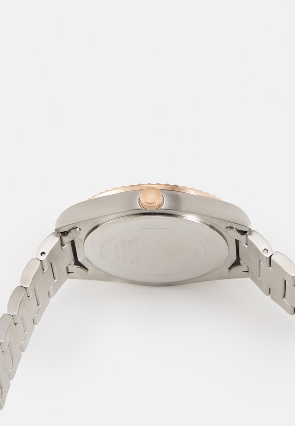 CONNOISSEUR - Watch3