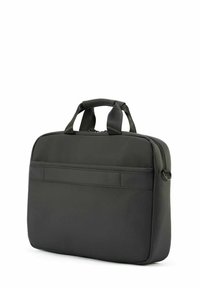 Czarna torba na laptopa o smukłym, prostokątnym kształcie, wykonana z fakturowanego materiału. Posiada dwa uchwyty oraz przednią kieszeń o minimalistycznym wzornictwie.