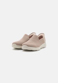 Skechers Performance GO WALK SLIP-IN taupe