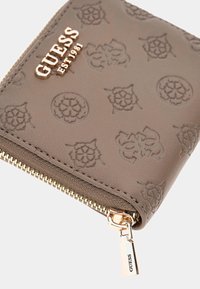 Guess GERTY - Portafoglio - braun