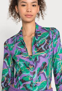Local Heroes JUNGLE - Camisola de manga comprida - green purple