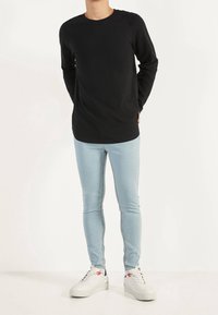 Bershka Vaqueros pitillo - blue