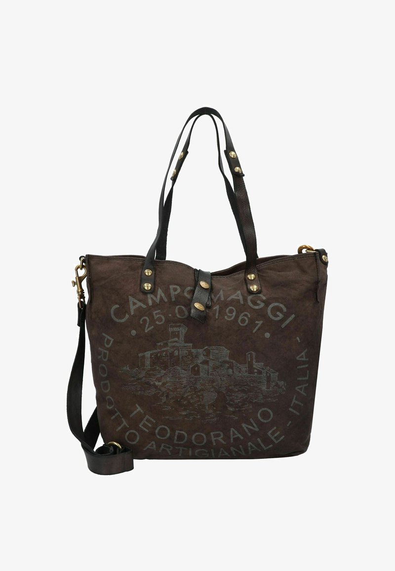 Bolso tote de cuero marrón con acentos de cuero negro, herrajes dorados y un diseño gráfico que presenta un castillo y texto. Incluye una correa de hombro ajustable.