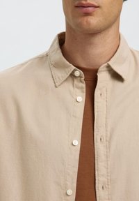 Selected Homme SLIMOWEN-BRUSHED NOOS - Button down-skjorte - pure cashmeredetail:mixed w. oatmeal