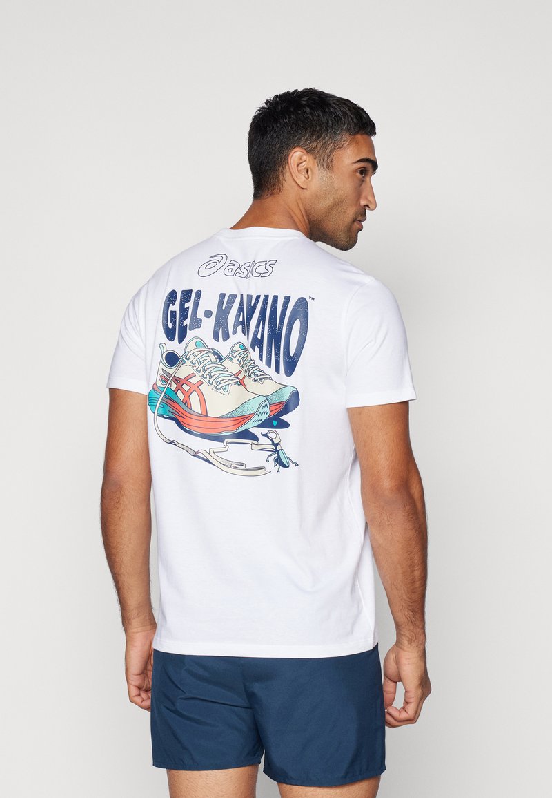 ASICS ROAD GRAPHIC TEE MEN - Marškinėliai su spaudiniu - brilliant white