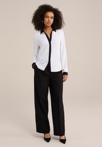 WE Fashion Blúzka so zapínaním na gombíky - white
