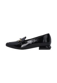 Černá lakovaná kožená špičatá slip-on obuv s malým blokovým podpatkem a zlatým kovovým detailním prvkem na svršku. Hladký povrch.