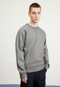 Carhartt WIP CHASE - Felpa - dark grey heather/gold