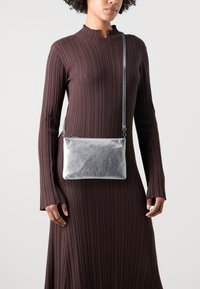 Coccinelle BEST CROSSBODY - Borsa a tracolla - silver coloured
