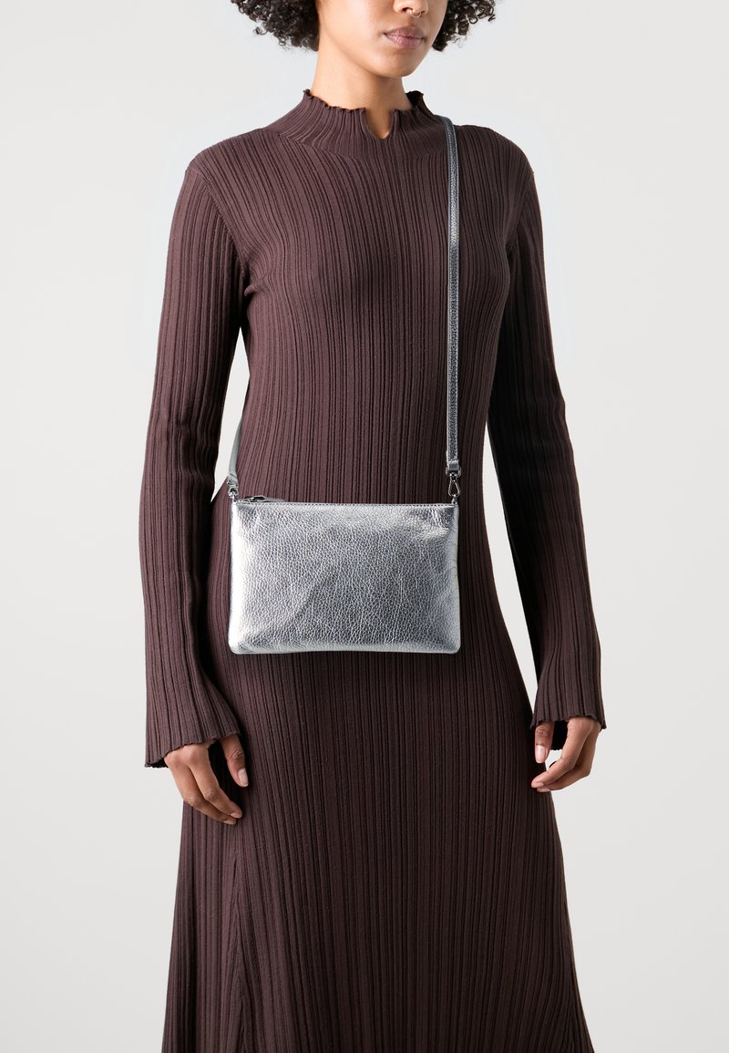 Coccinelle BEST CROSSBODY - Borsa a tracolla - silver coloured