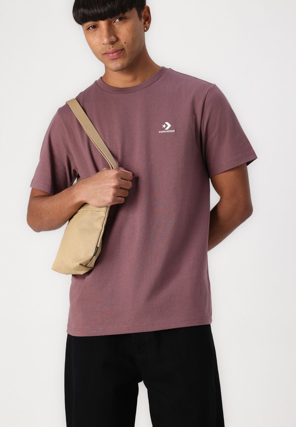 GO TO EMBROIDERED STAR CHEVRON STANDARD FIT UNISEX - Basic T-shirt - bordeaux3