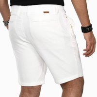 Weiße Shorts aus strukturiertem Stoff mit zwei Gesäßtaschen und einem braunen Lederlabel am Bund. Abschlüsse an den Beinen.