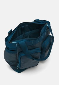 The North Face BASE CAMP VOYAGER TOTE UNISEX - Pirkinių krepšys - midnight petrol/algae blue
