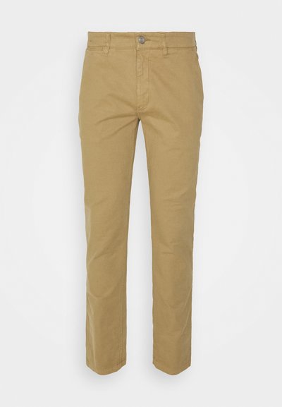 Pantalon beige en coton avec une coupe droite. Il possède une fermeture éclair à l'avant, un bouton de fermeture et cinq poches, y compris des poches plaquées à l'arrière.