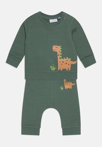 Neizvēlēts, dark forest