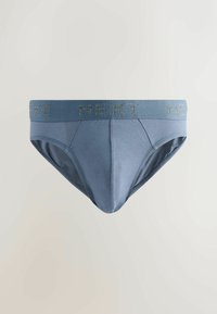 Sous-vêtements bleus pour hommes de style slip avec une large ceinture portant le mot « NEXT » répété en lettres texturées.