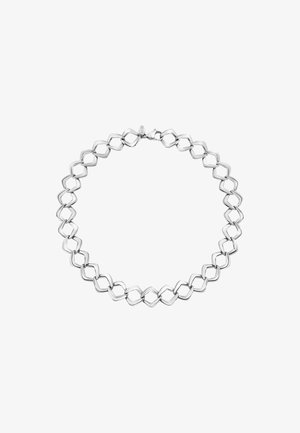 Zilveren ketting met schakels in diamantvorm die met elkaar verbonden zijn, een glad oppervlak en een stevige sluiting.