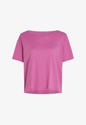 Camiseta rosa de manga corta con un ajuste holgado, cuello redondo y un logo bordado sutil en el frente. Textura suave y material ligero.