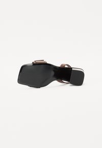 Calvin Klein SANDAL - Sandaalit nilkkaremmillä - chocolate lab