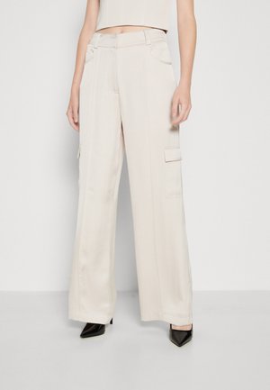 Forever New SELMA PANTS - Παντελόνι cargo - champagne