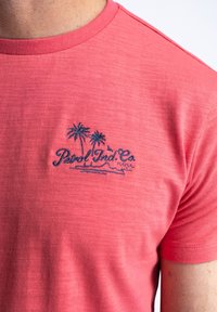 Petrol Industries Jednoduché tričko - faded melon