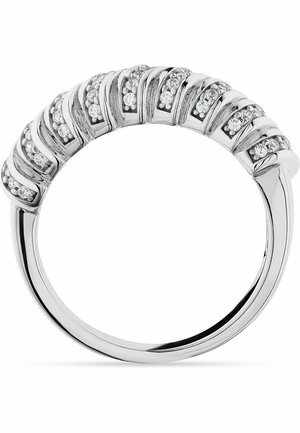 Silberring mit einem wellenförmigen Design, das abwechselnd Rillen und kleine klare Steine in einem polierten Metallband aufweist.